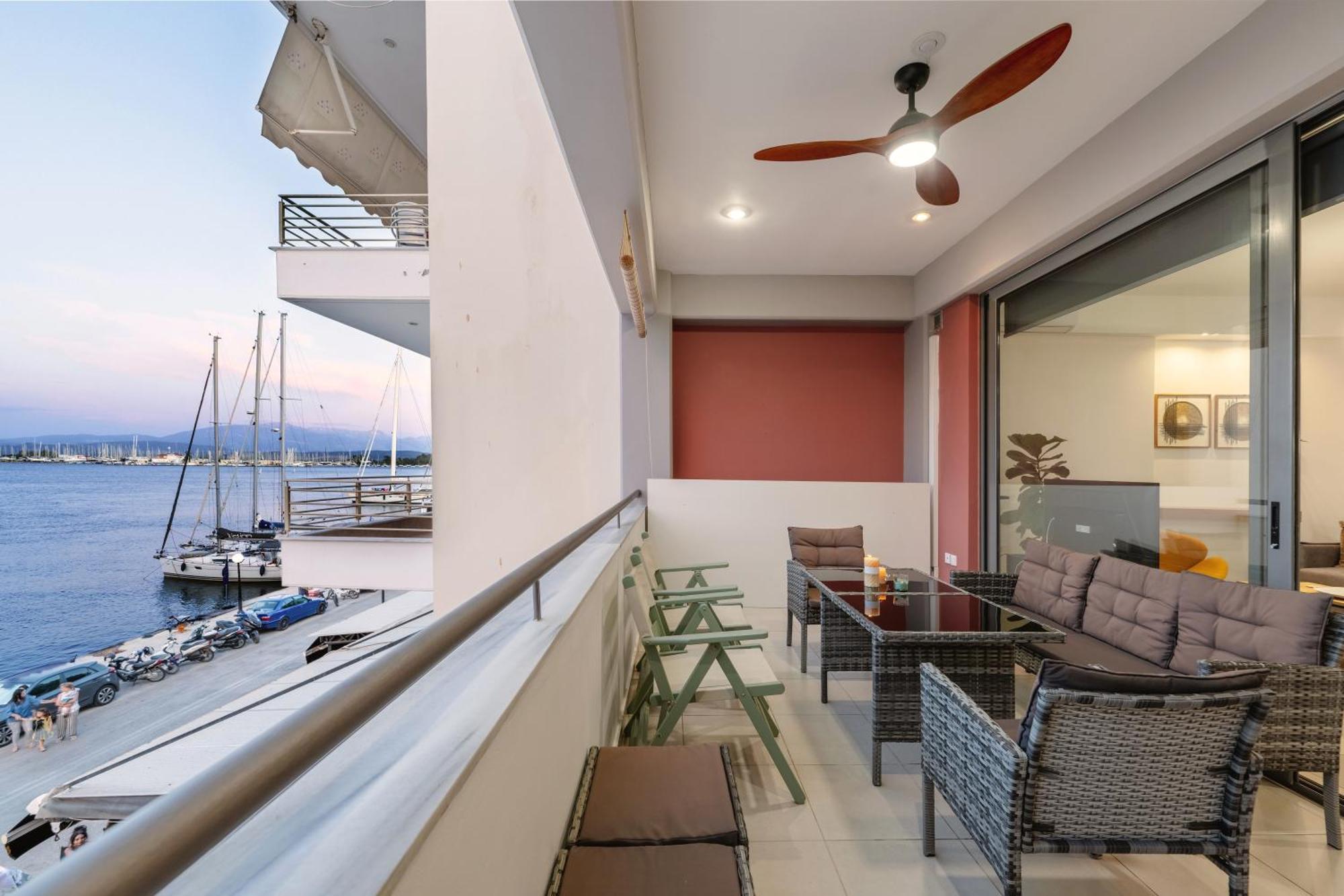 Ionis Seafront Suite Превеза Екстериор снимка